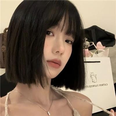 院子里的女人